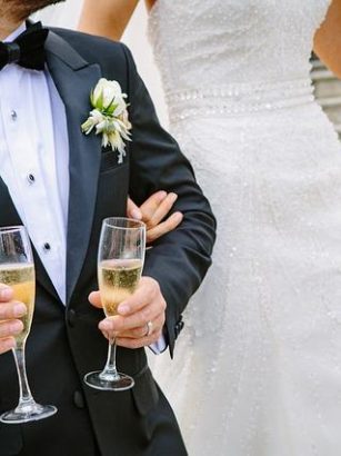 Hochzeitszeremonie mit Champagner